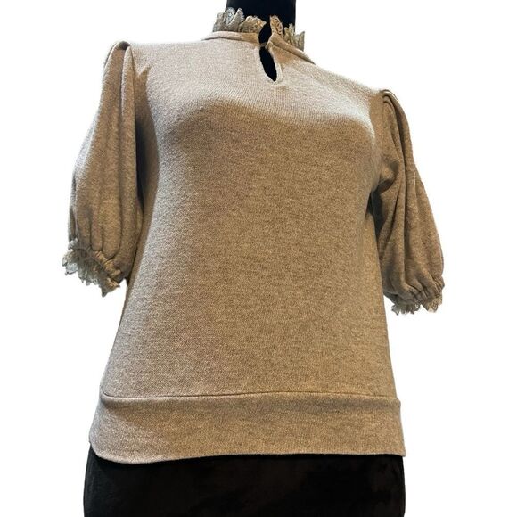 Shabby Chic Grey Keyhole Neck Shirt Sleeve Sweater with Lace Trim. 1 Button sz S - Picture 3 of 16